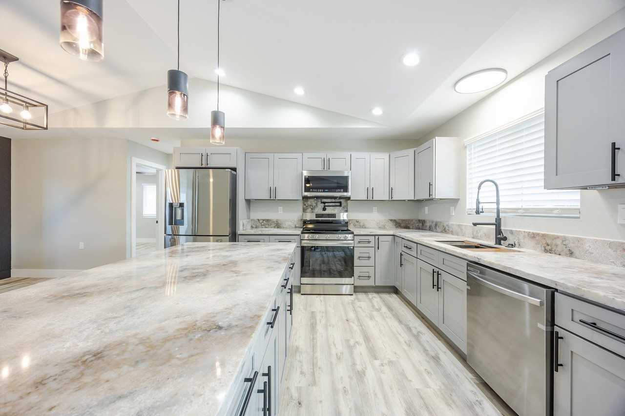 15-1510 14th Ave - Photo 6 of 50