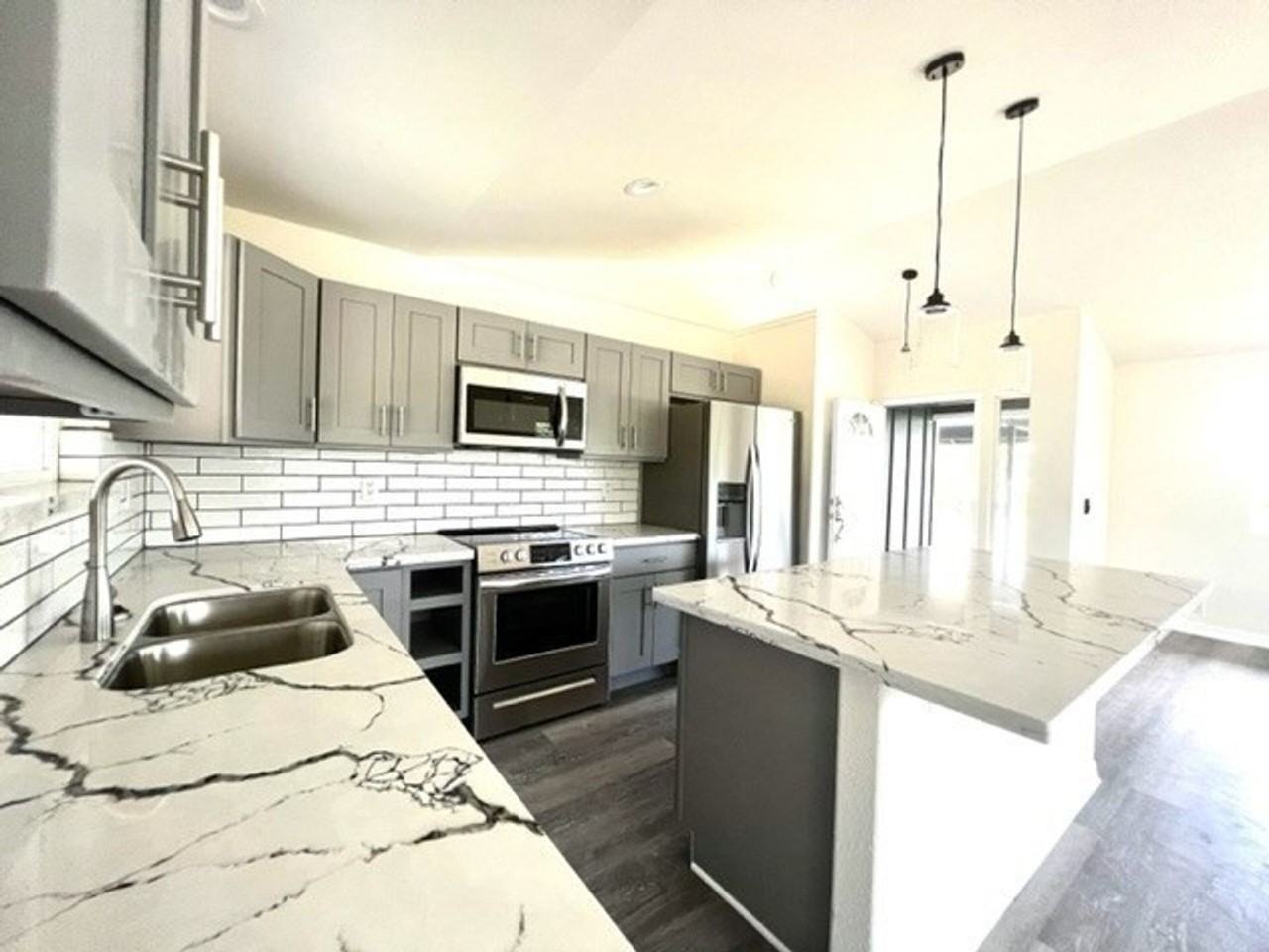 15-1412 17th St - Photo 2 of 10