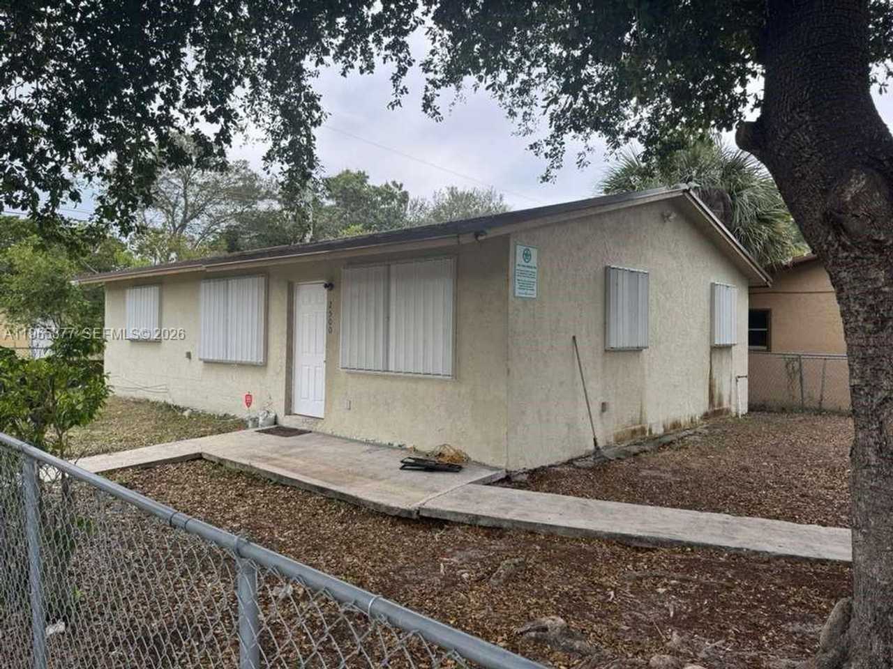 2500 Nw 9th Ct - Photo 4 of 10