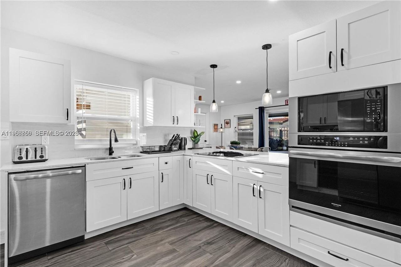 6661 Freedom St - Photo 4 of 16