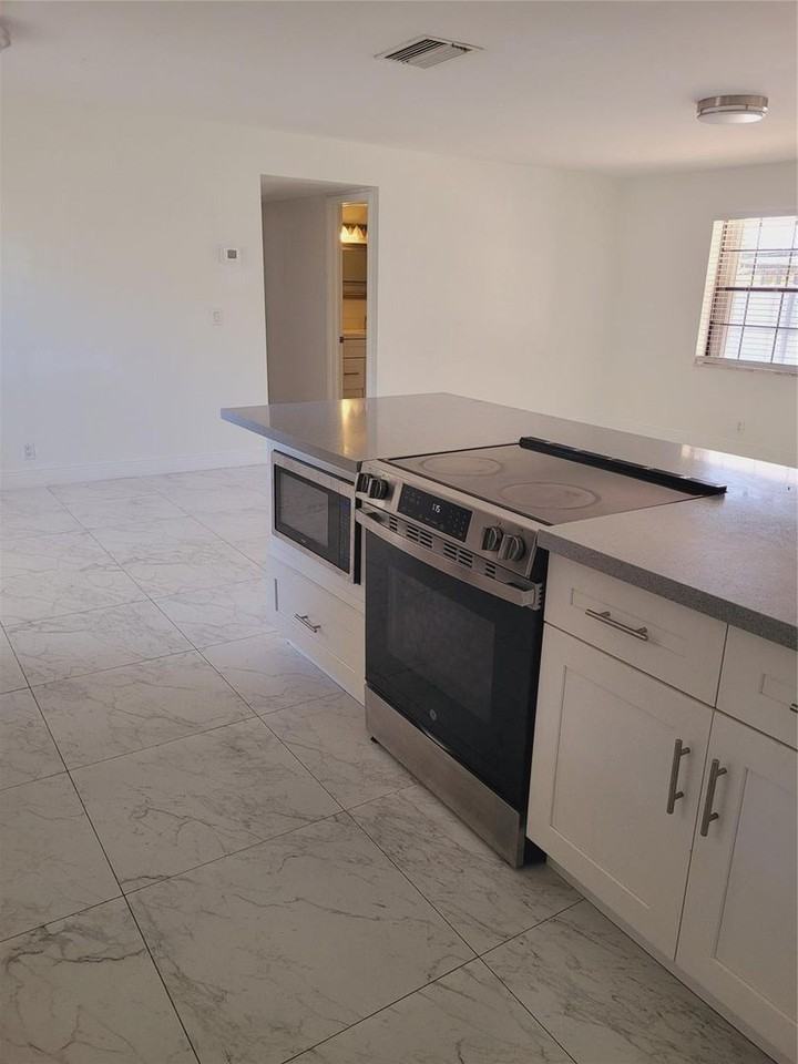 770 770 NE 38 R - Photo 4 of 15