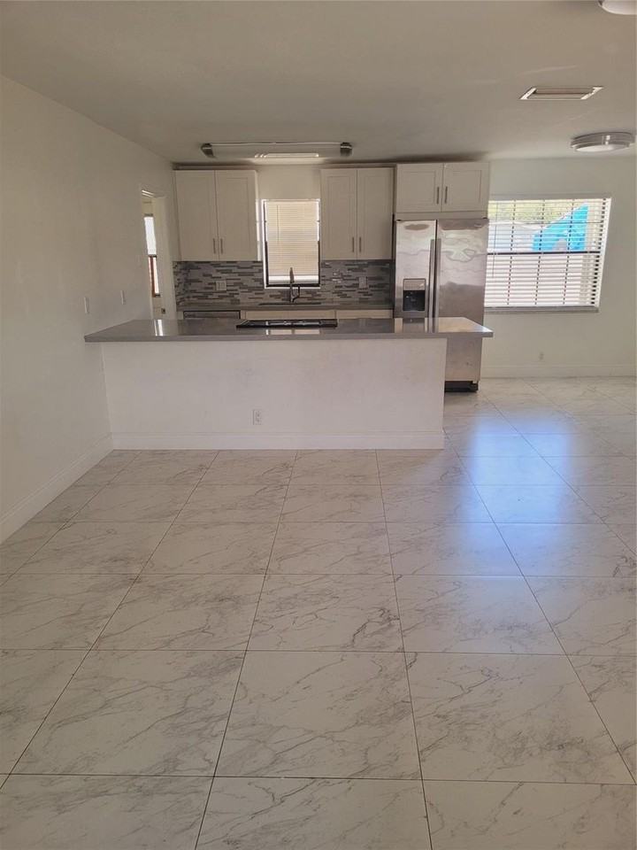 770 770 NE 38 R - Photo 5 of 15