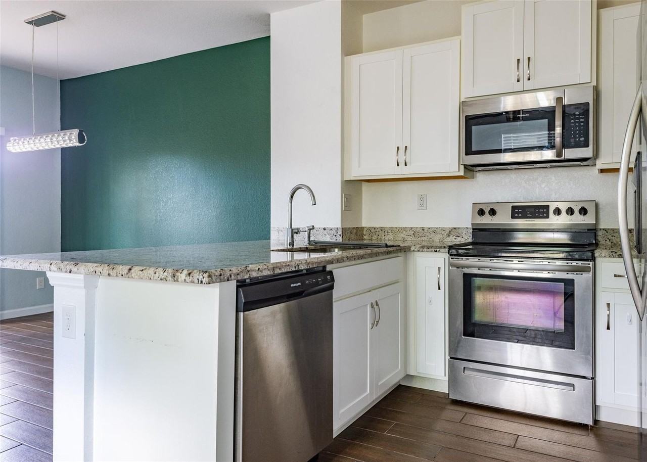 1134 Nw 40th Ter - Photo 2 of 19