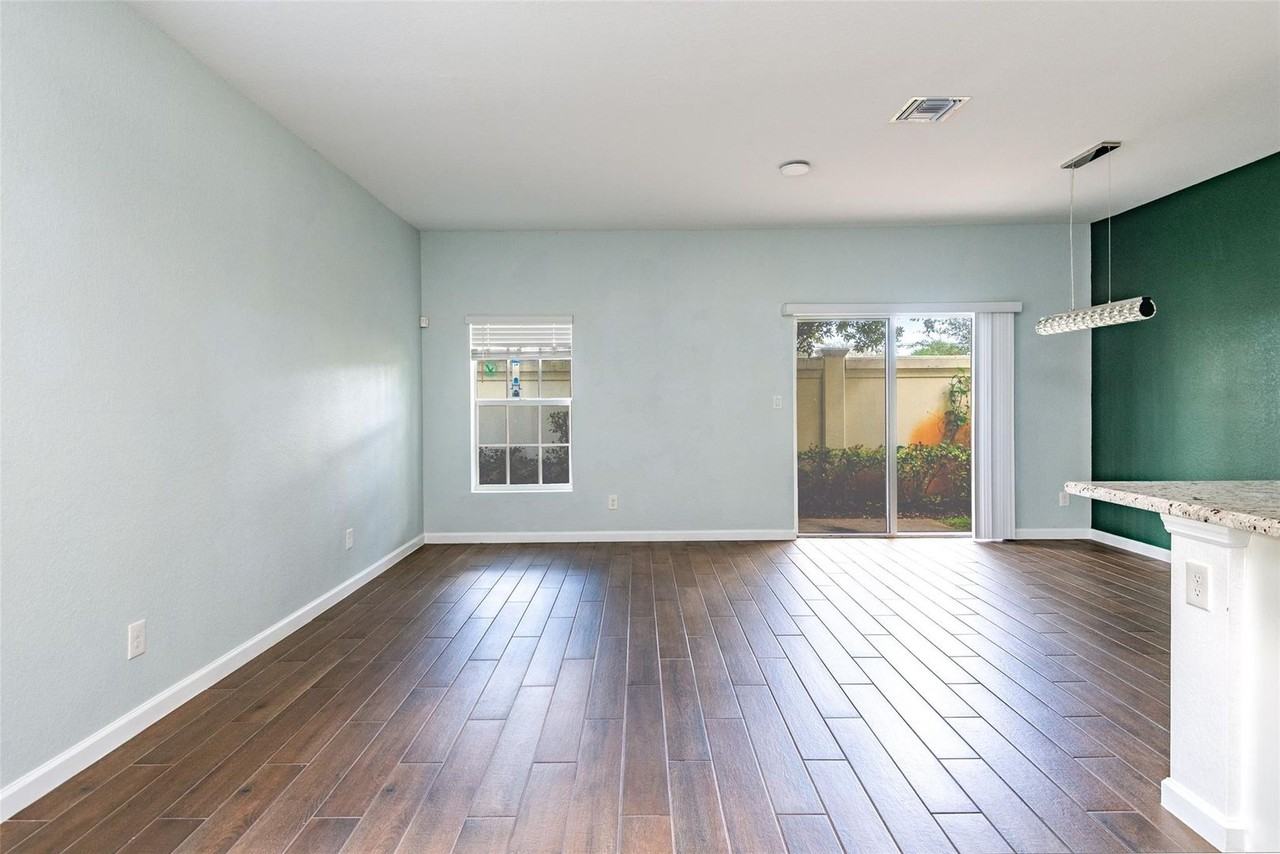 1134 Nw 40th Ter - Photo 3 of 19