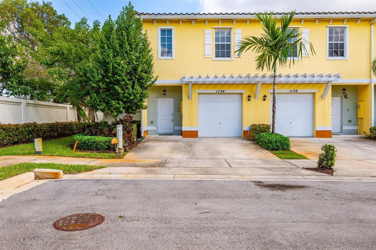 1134 Nw 40th Ter - Photo 5 of 19