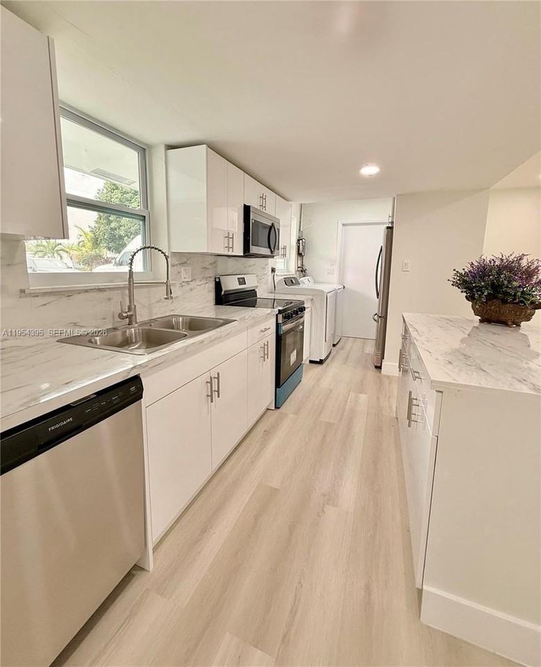 4431 Nw 13th St - Photo 2 of 19