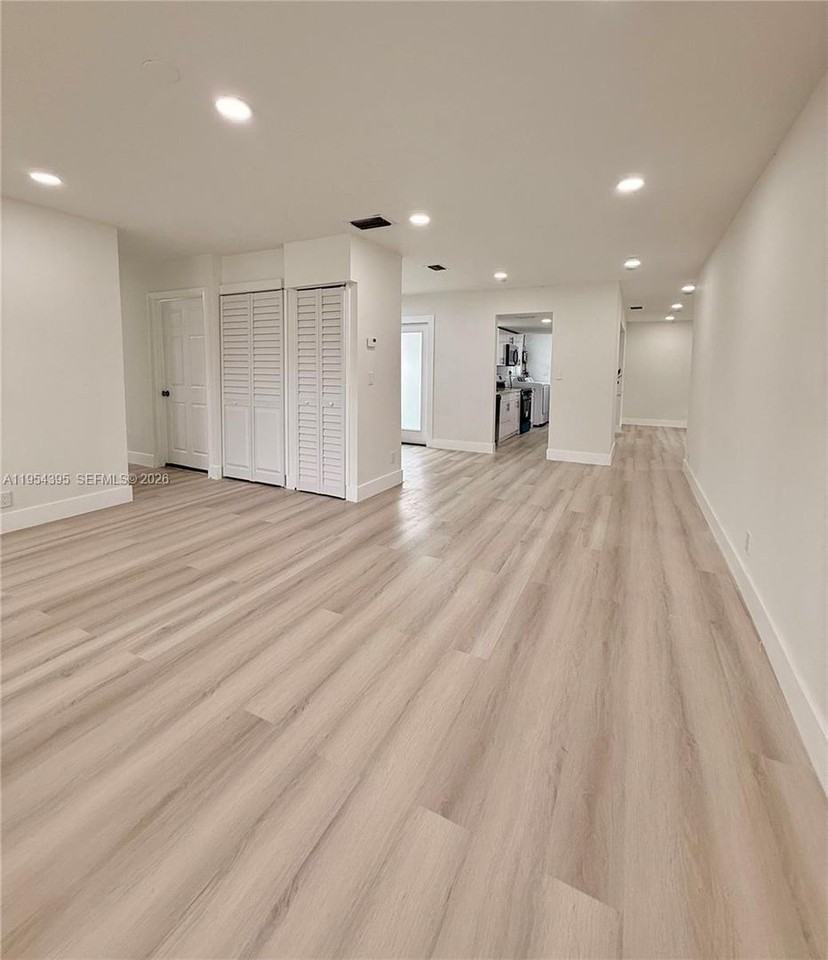 4431 Nw 13th St - Photo 5 of 19