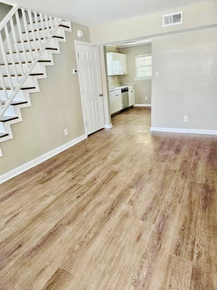 305 Holliman Street - Photo 6 of 20