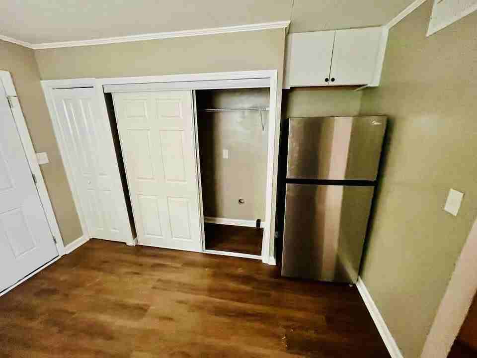 305 Holliman Street - Photo 7 of 20