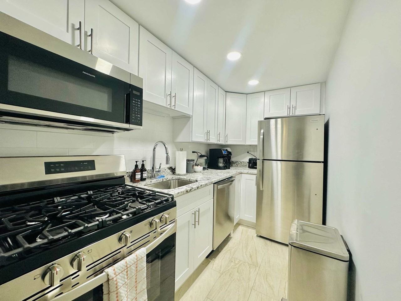 3161 N Cambridge Ave #1042057P - Photo 5 of 7