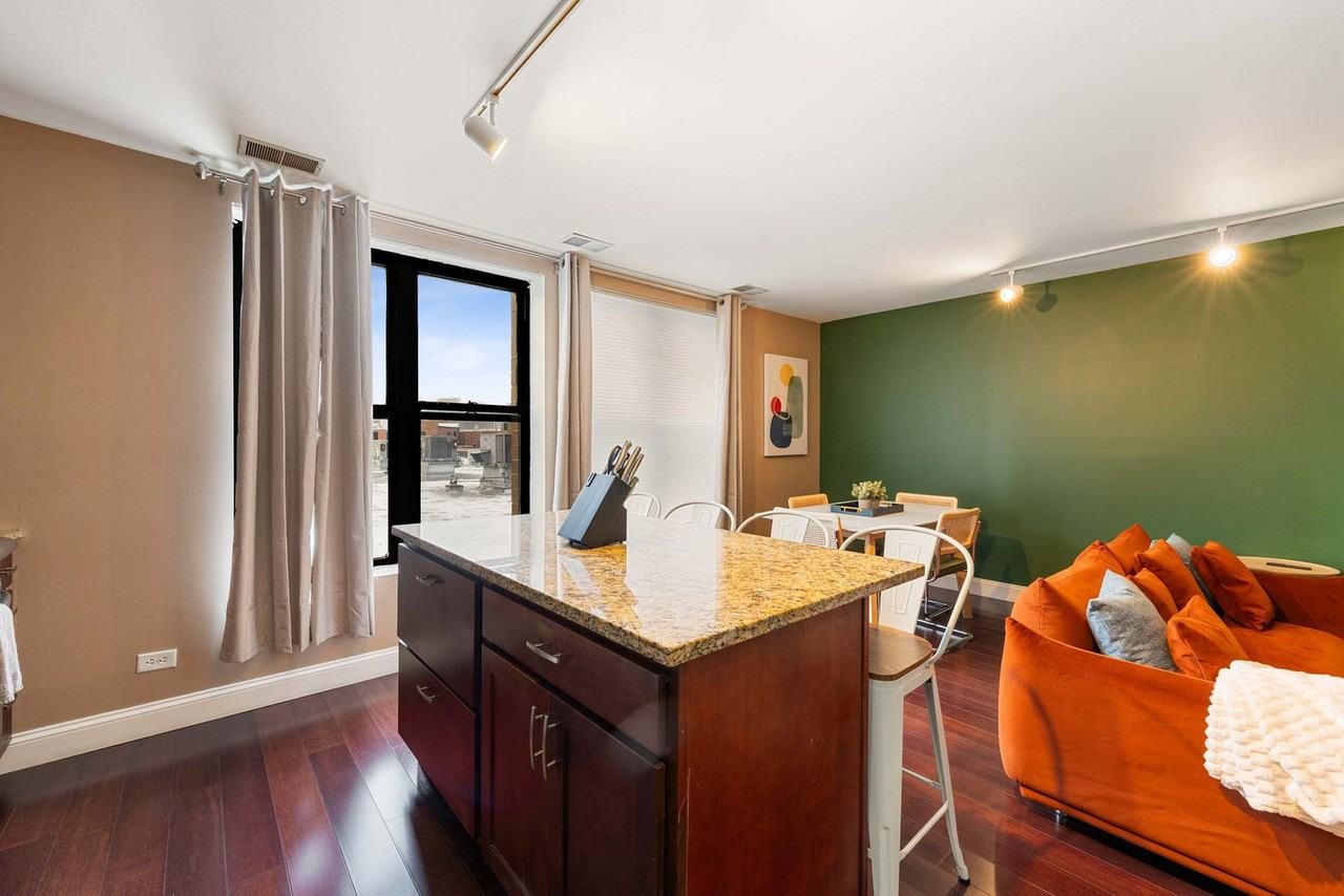 1600 N Halsted St #1035504P - Photo 6 of 24