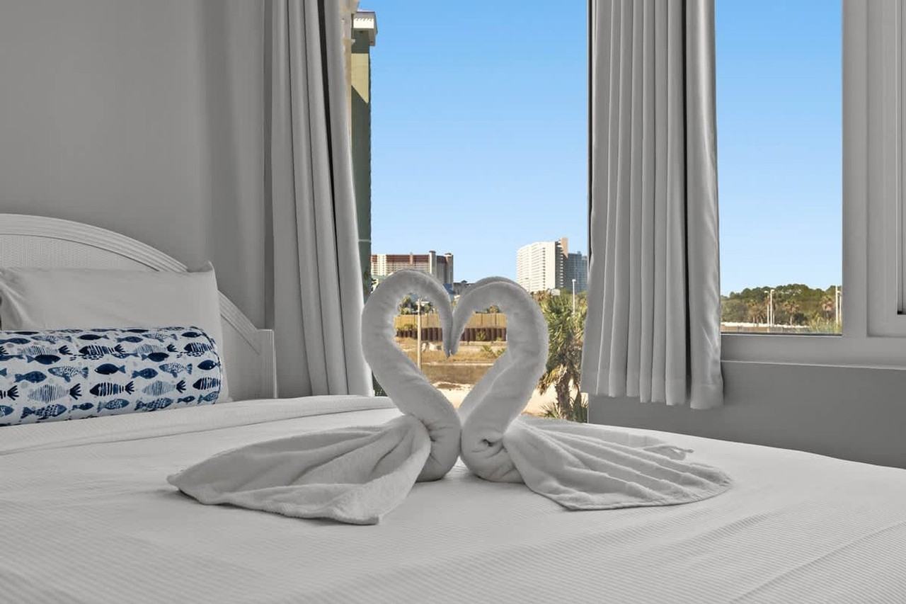 8817 S Thomas Dr #1354977P - Photo 5 of 47