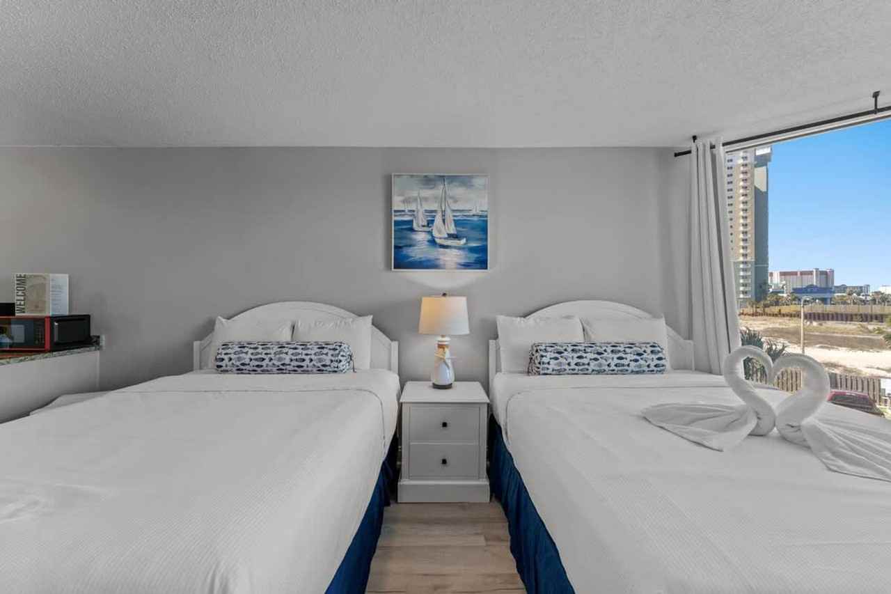 8817 S Thomas Dr #1354977P - Photo 6 of 47