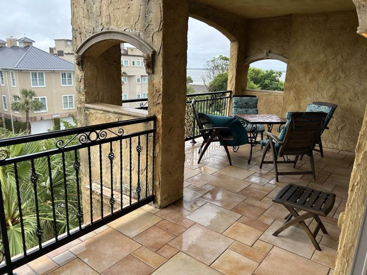 935 Beachview Dr #1377141P - Photo 2 of 26