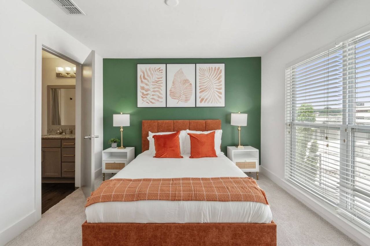 841 Memorial Dr Se #1383532P - Photo 2 of 44