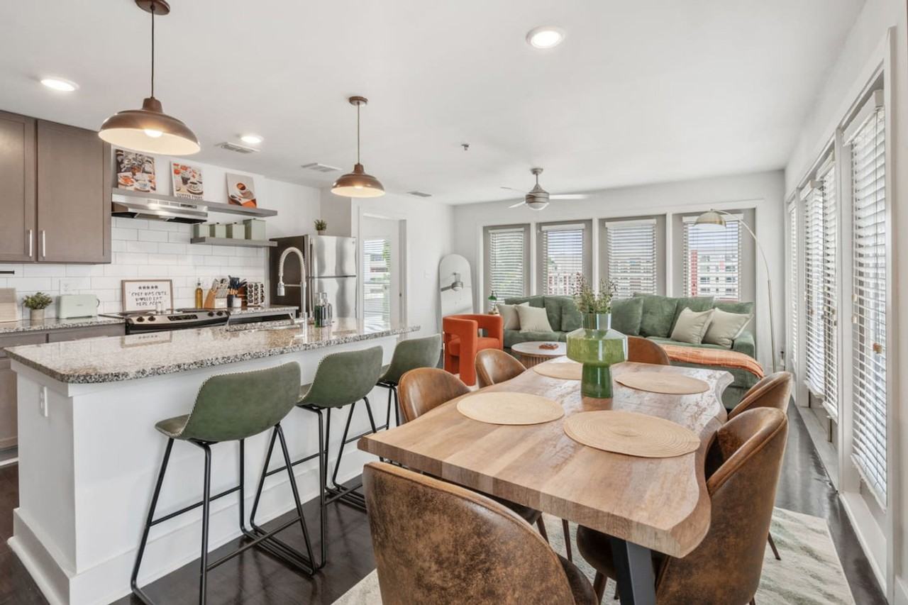 841 Memorial Dr Se #1383532P - Photo 4 of 44