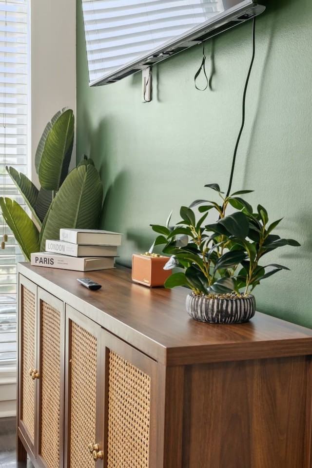 841 Memorial Dr Se #1383532P - Photo 6 of 44