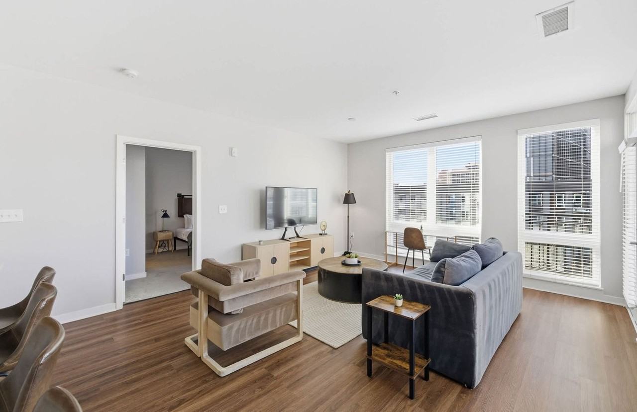 421 East Market Street - Photo 2 of 29