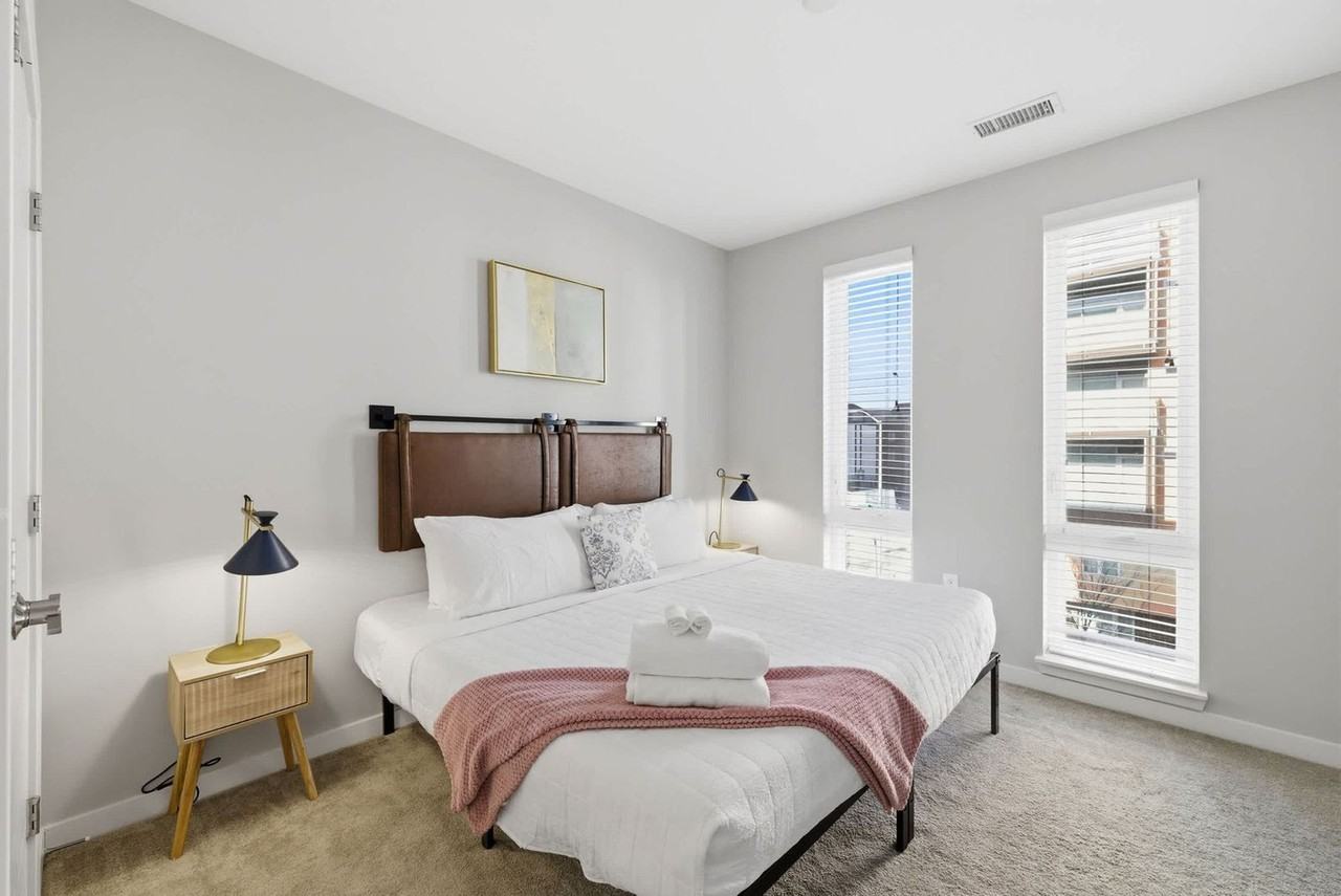 421 East Market Street - Photo 5 of 29