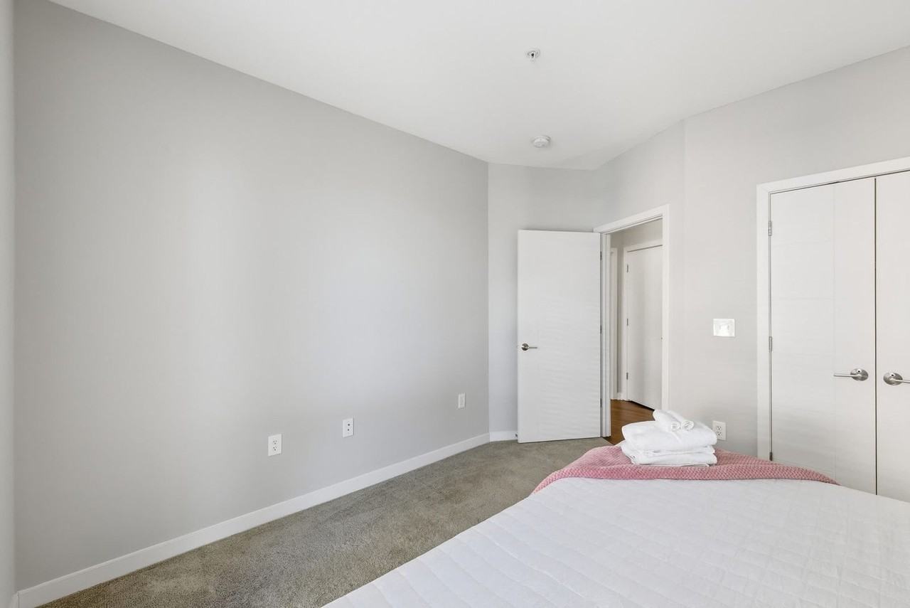 421 East Market Street - Photo 6 of 29