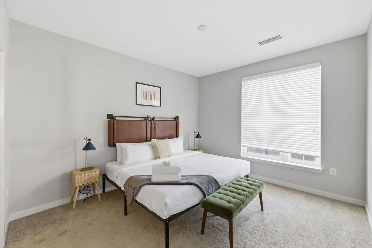 421 East Market Street - Photo 7 of 28