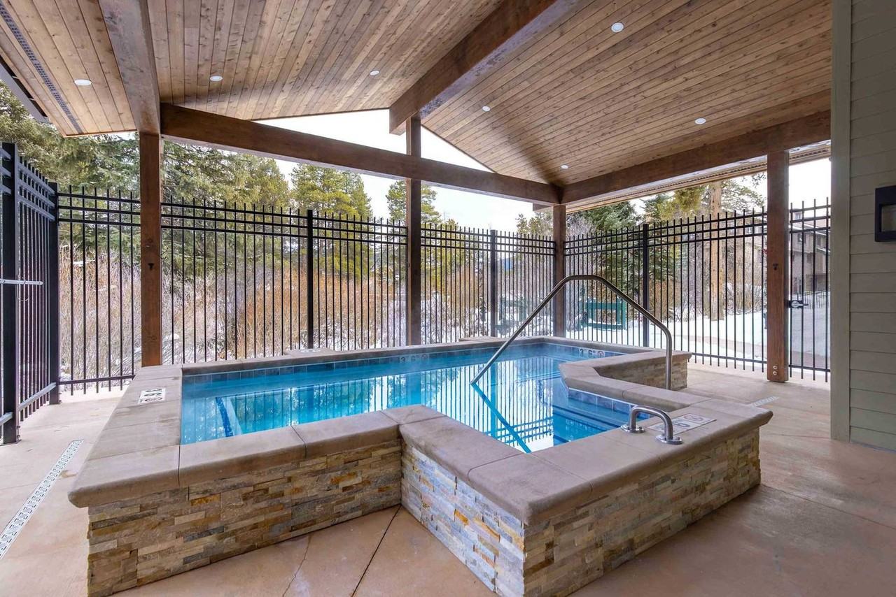 455 Village Rd #1387669P - Photo 7 of 45