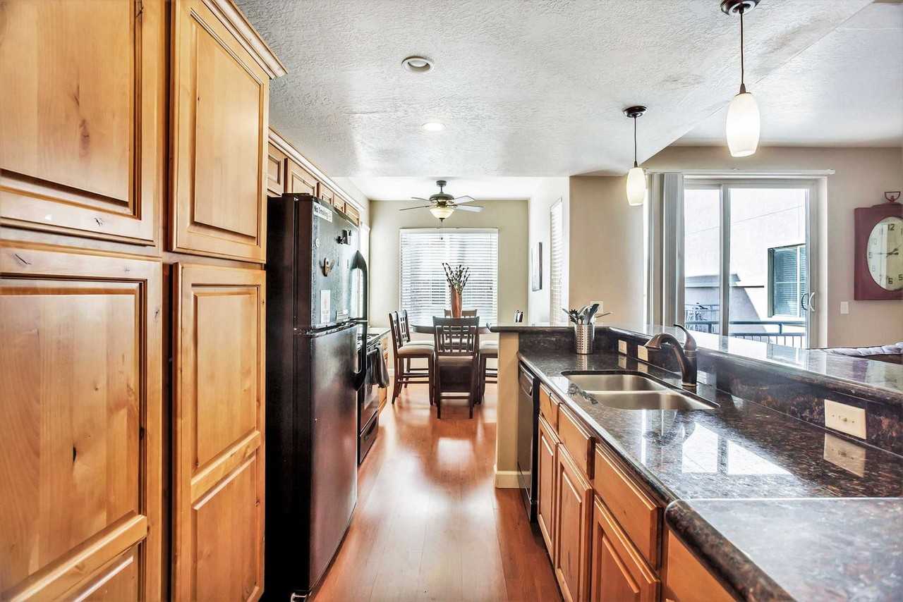 606 West South Temple Street - Photo 5 of 28