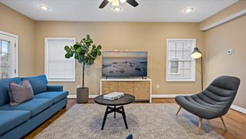 featured image of 800 S Washington St