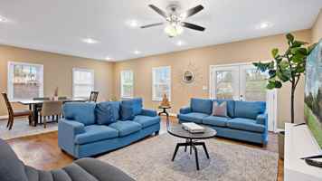 featured image of 800 S Washington St