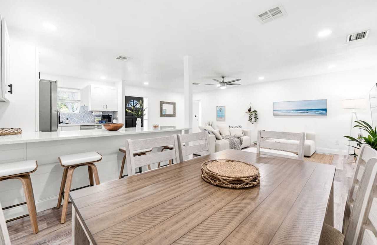 1271 Woodlawn St #1436423P - Photo 5 of 50