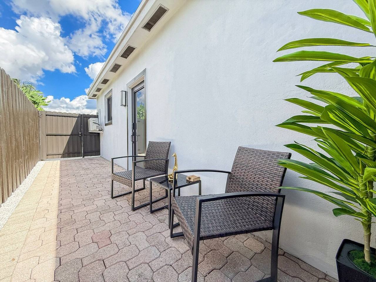 7904 Juniper St #1442062P - Photo 4 of 19