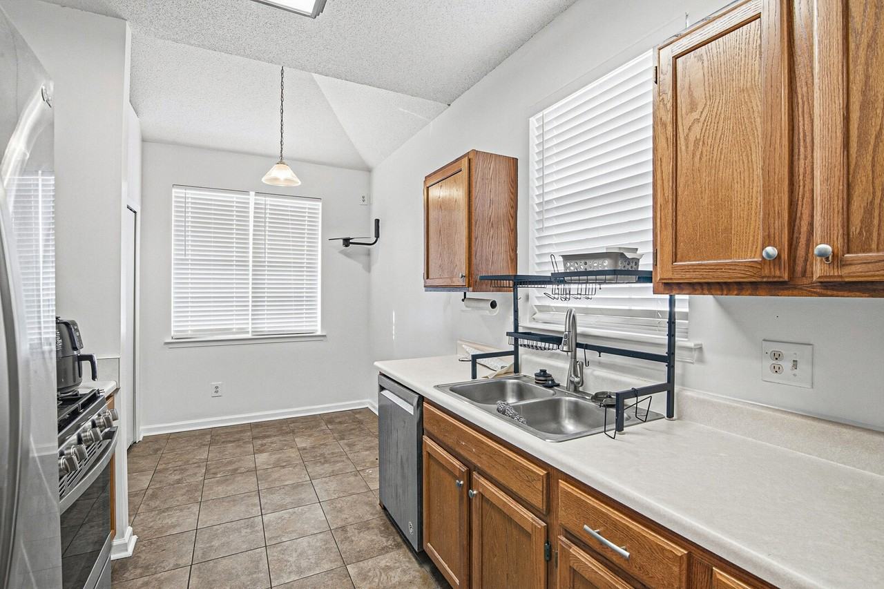 29 Camellia Ln #1 - Photo 3 of 12