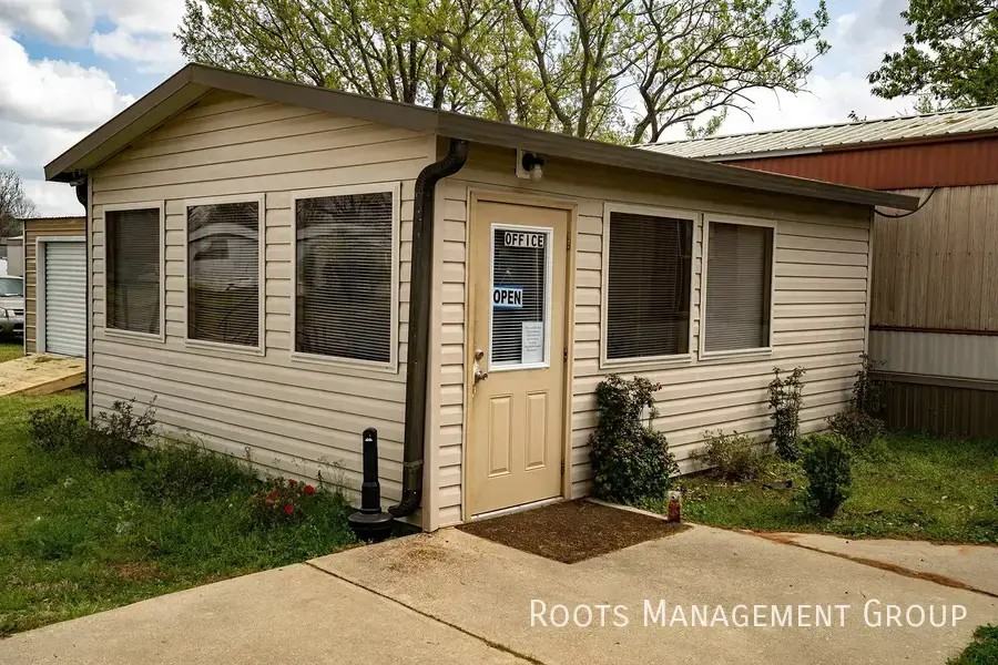 3818 Napier Field Rd #E517 - Photo 6 of 8