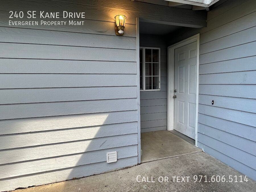 240 Se Kane Dr - Photo 3 of 21