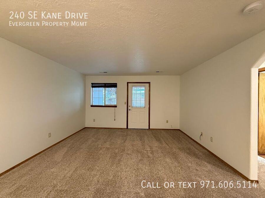 240 Se Kane Dr - Photo 4 of 21