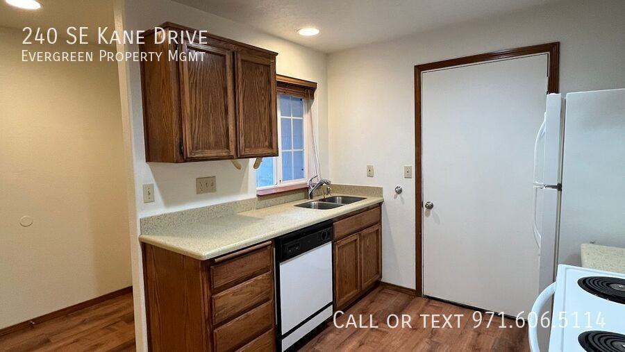 240 Se Kane Dr - Photo 7 of 21