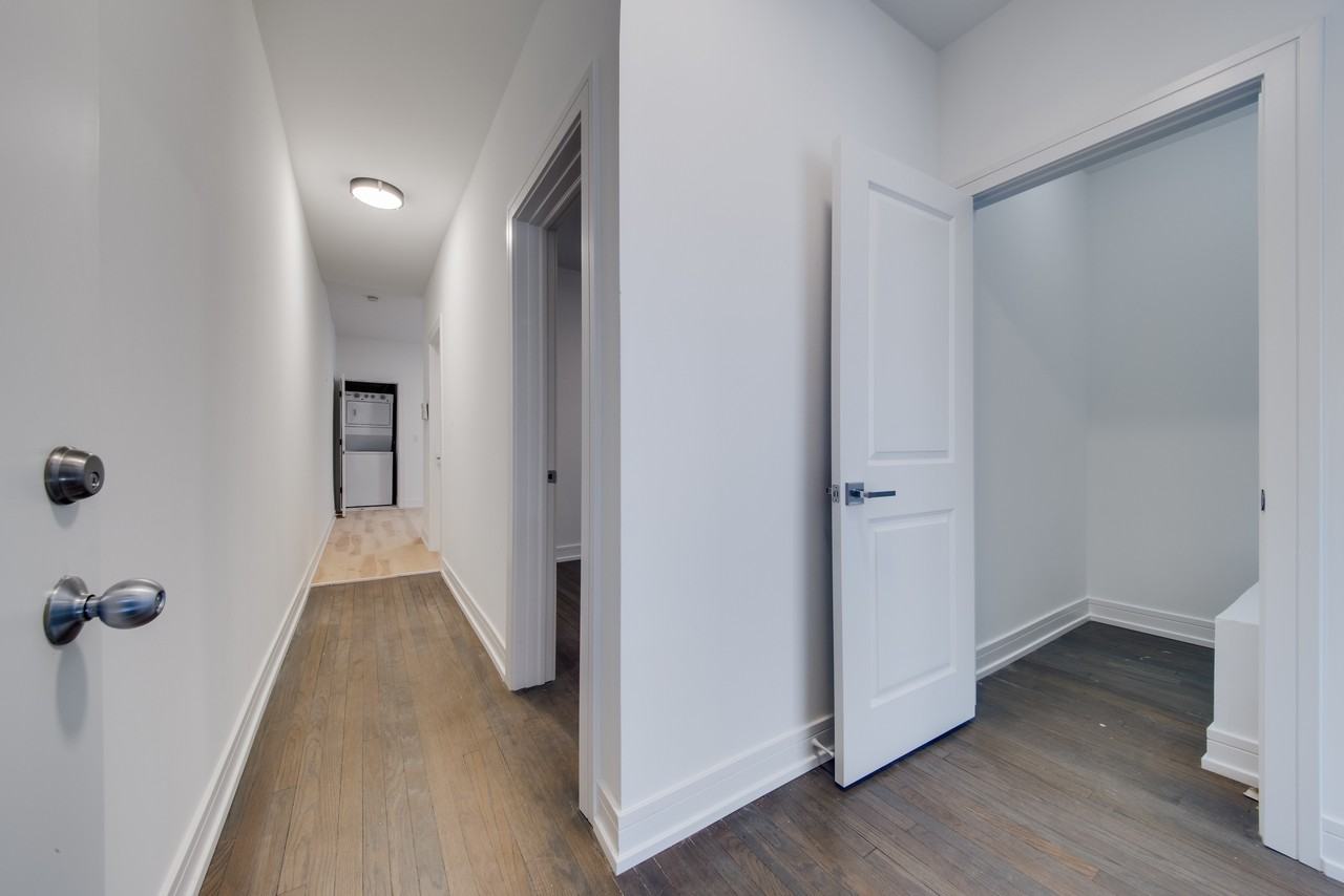 3052 W Cortland St #102 - Photo 6 of 10