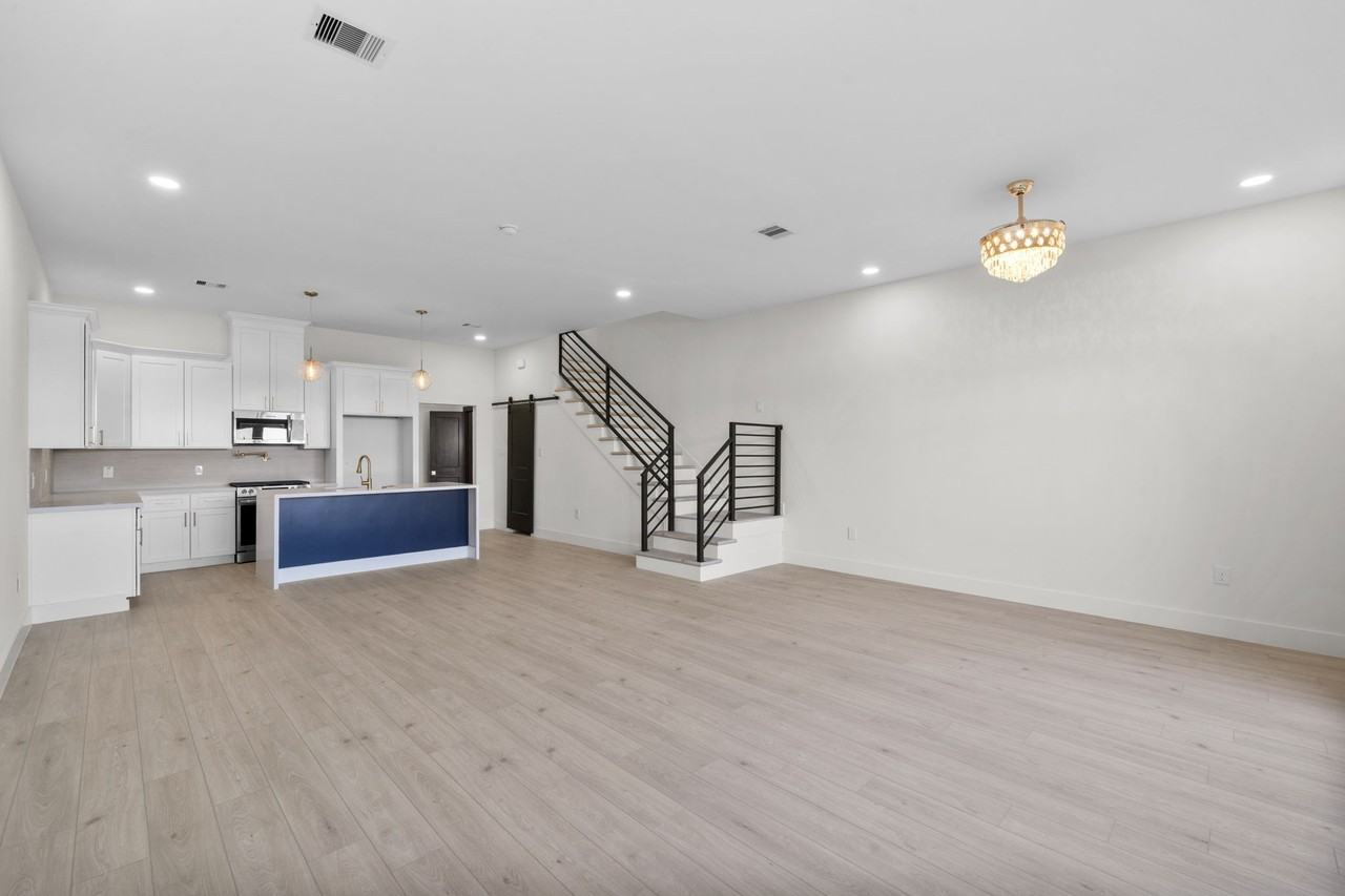 3615 Dreyfus St #3615 - Photo 3 of 19