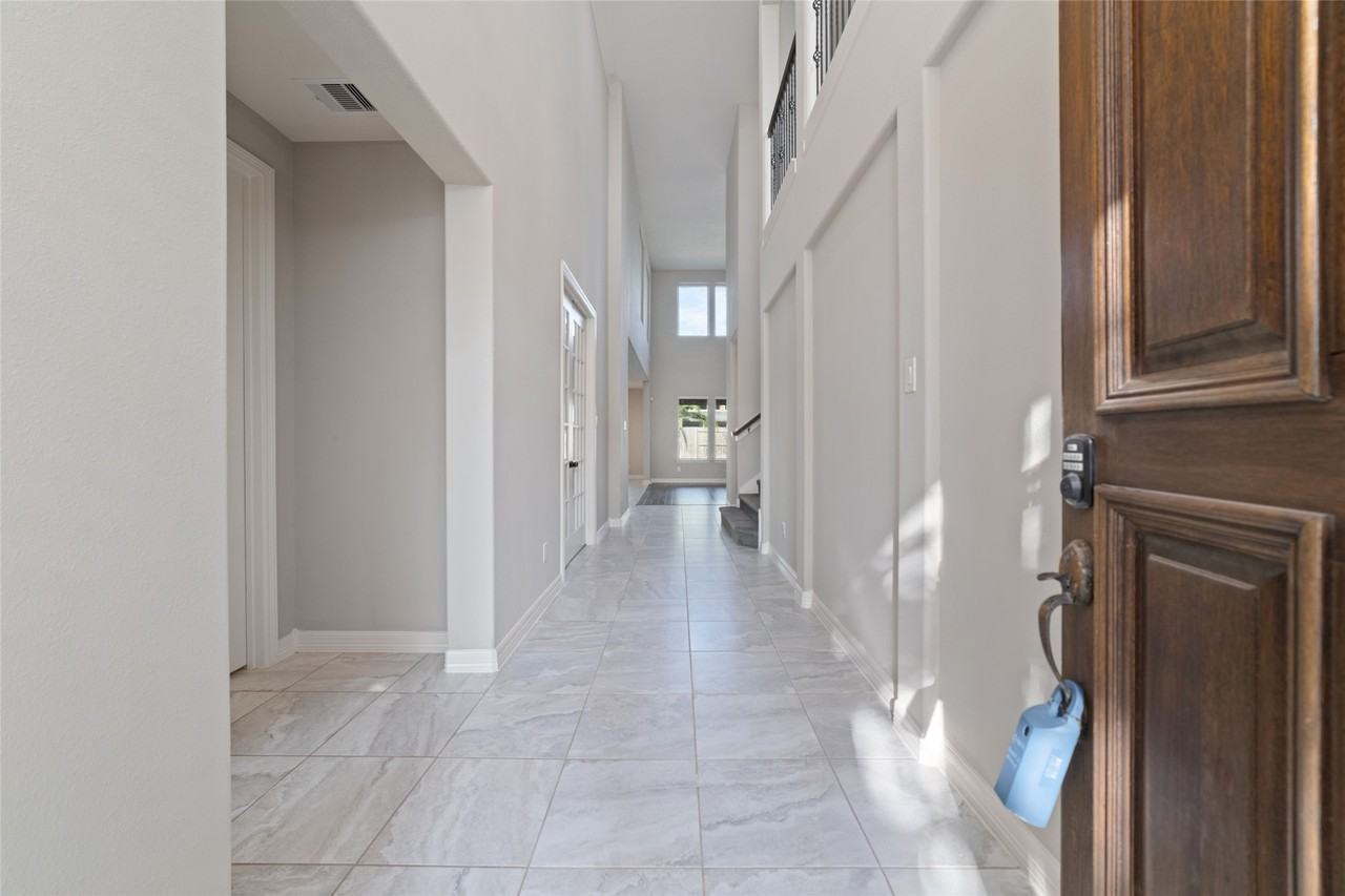 27506 Windcrest Key Ln #27506 - Photo 4 of 36