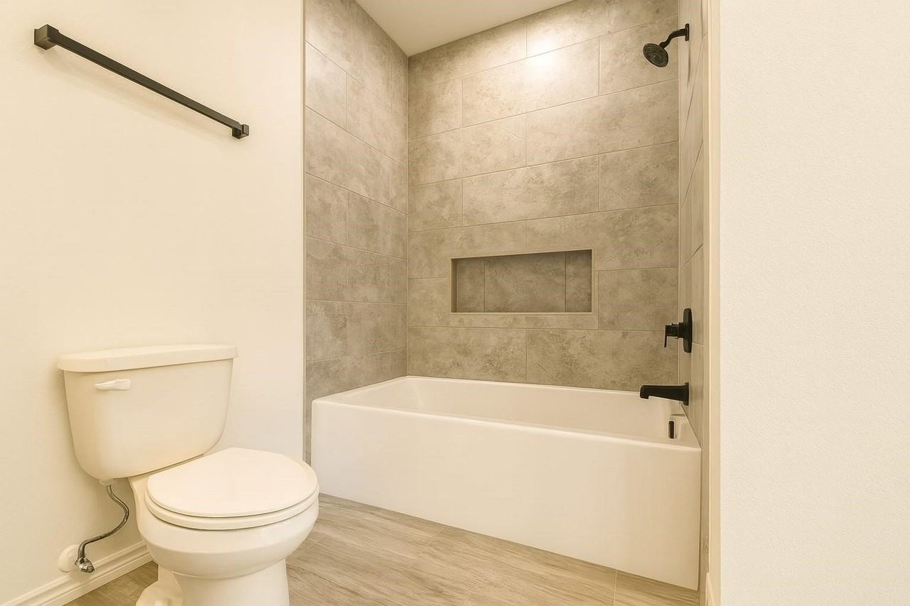 16770 Meadowcroft #16770 - Photo 3 of 8