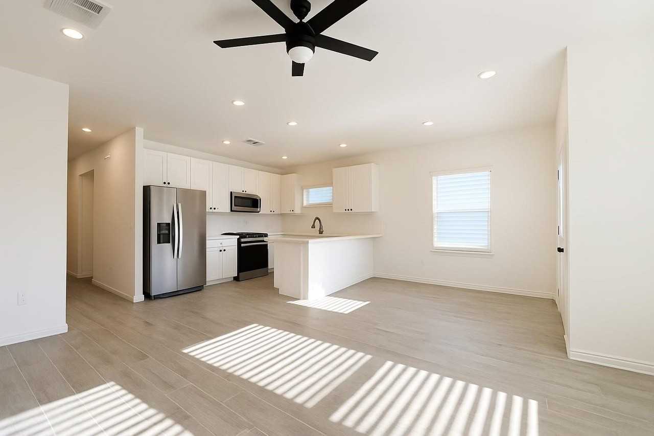 16770 Meadowcroft #16770 - Photo 6 of 8