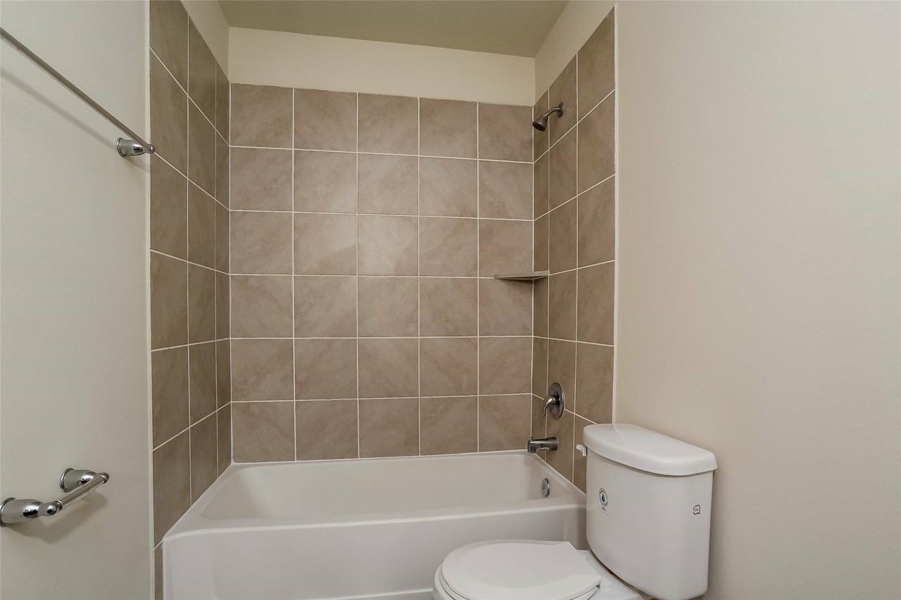 12203 Gemma Ln #12203 - Photo 6 of 14