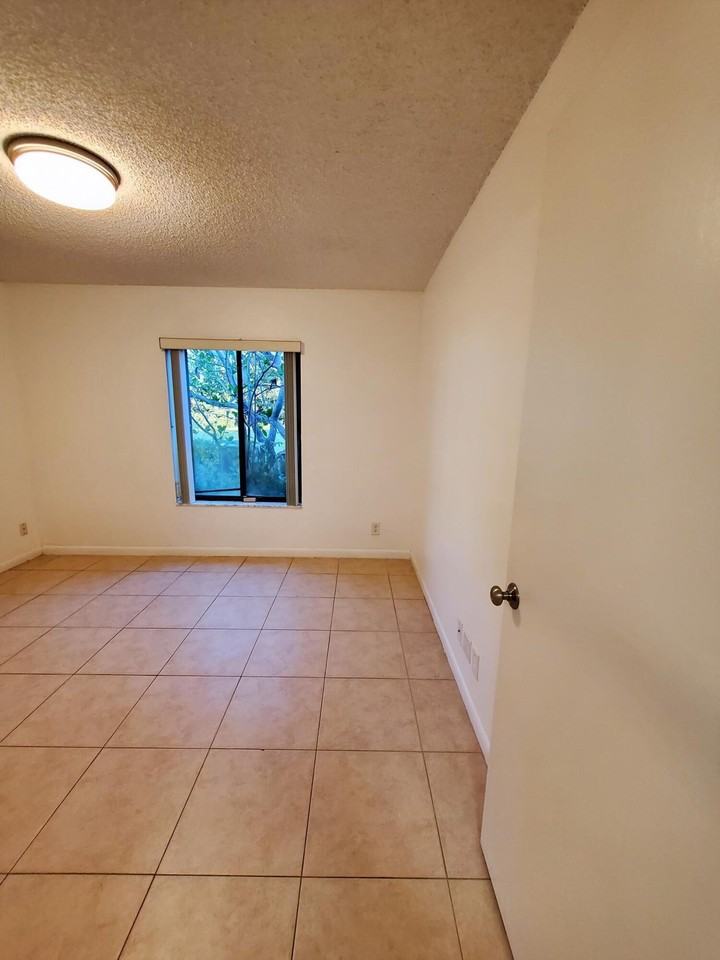 2445 Sw 22nd Ave #2445-1020 - Photo 7 of 37