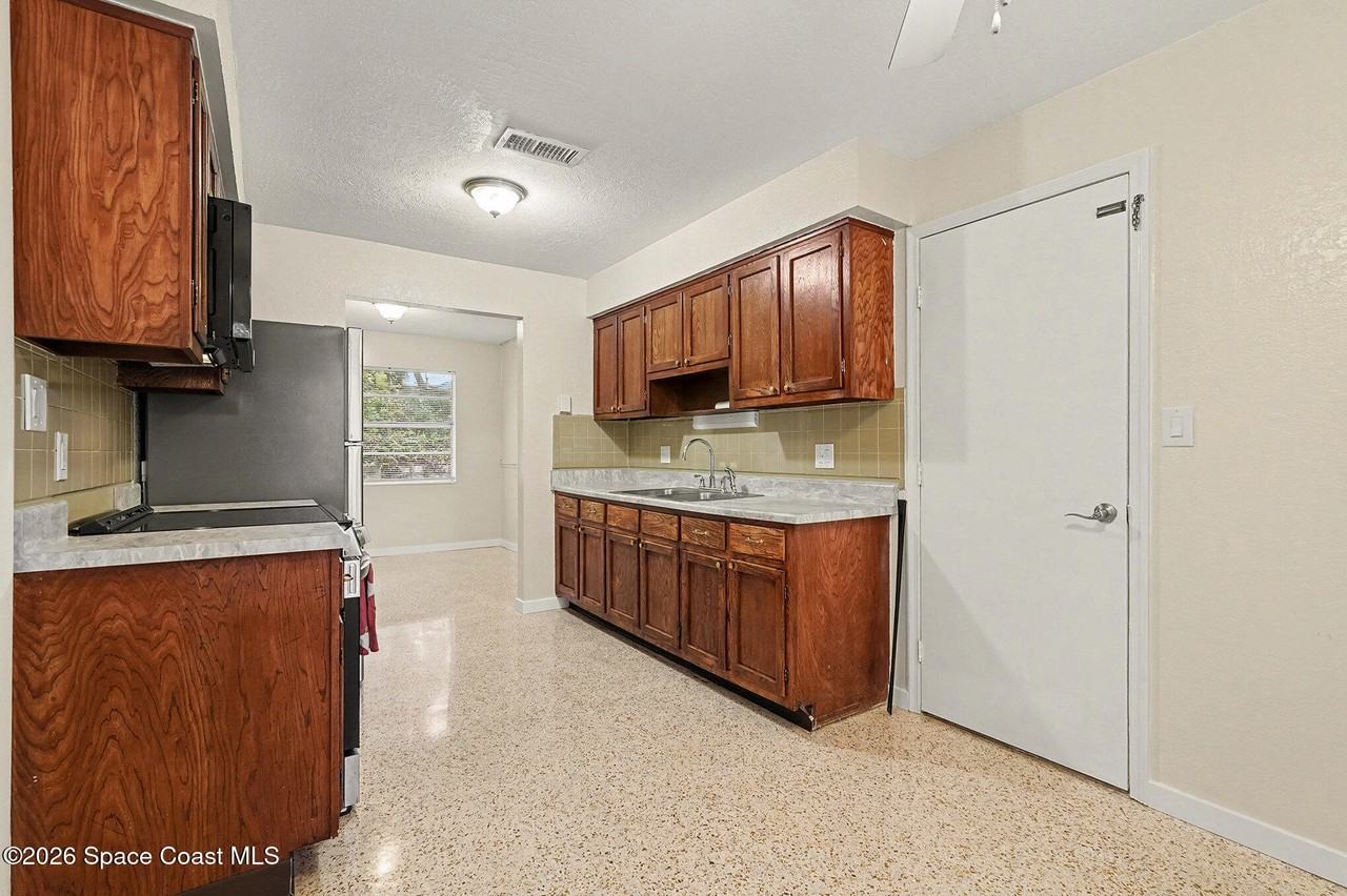 33 Park Ave #33 - Photo 7 of 18