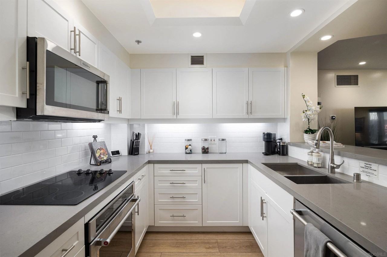 100 Harbor Dr #100-705 - Photo 7 of 19