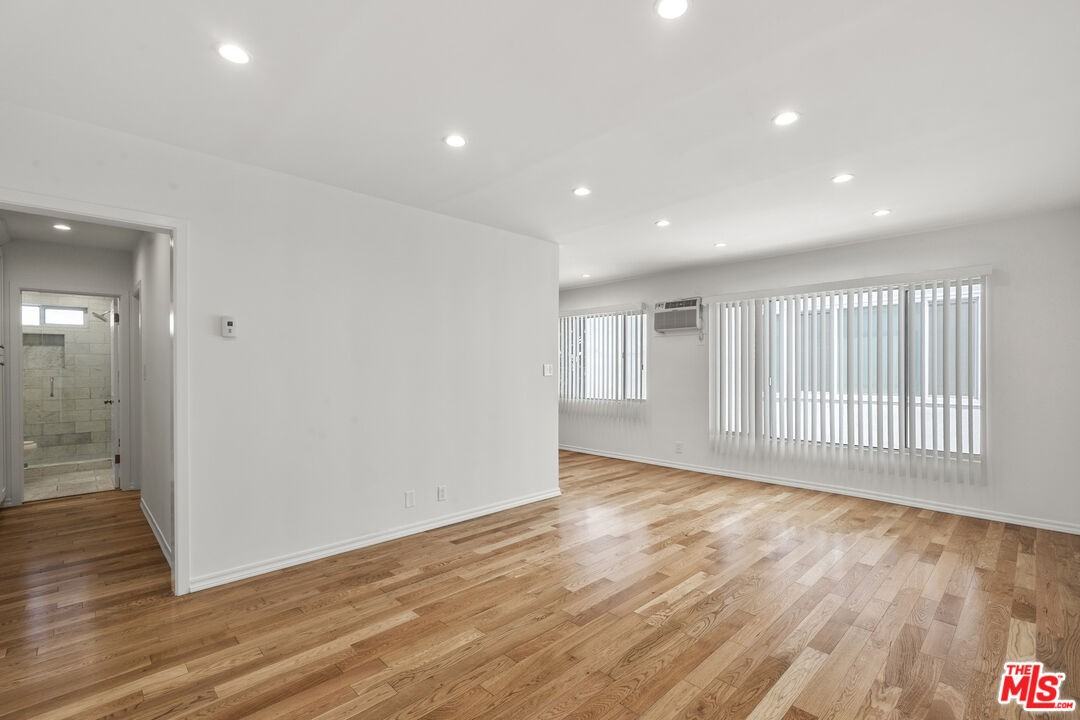 923 N San Vicente Blvd #923-7 - Photo 2 of 15