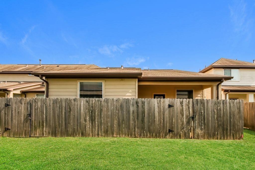 12227 Ghita Ln #12227 - Photo 6 of 17