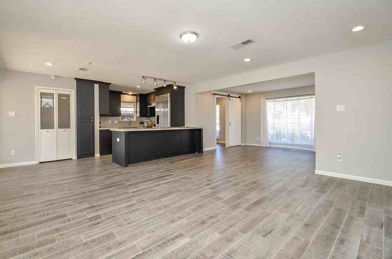 9215 Sharpcrest St #9215 - Photo 4 of 31