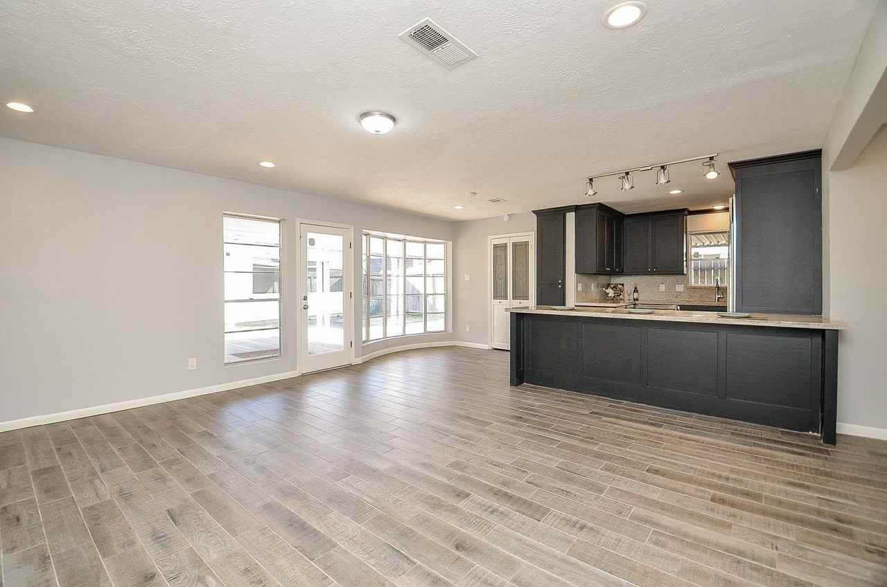 9215 Sharpcrest St #9215 - Photo 5 of 31