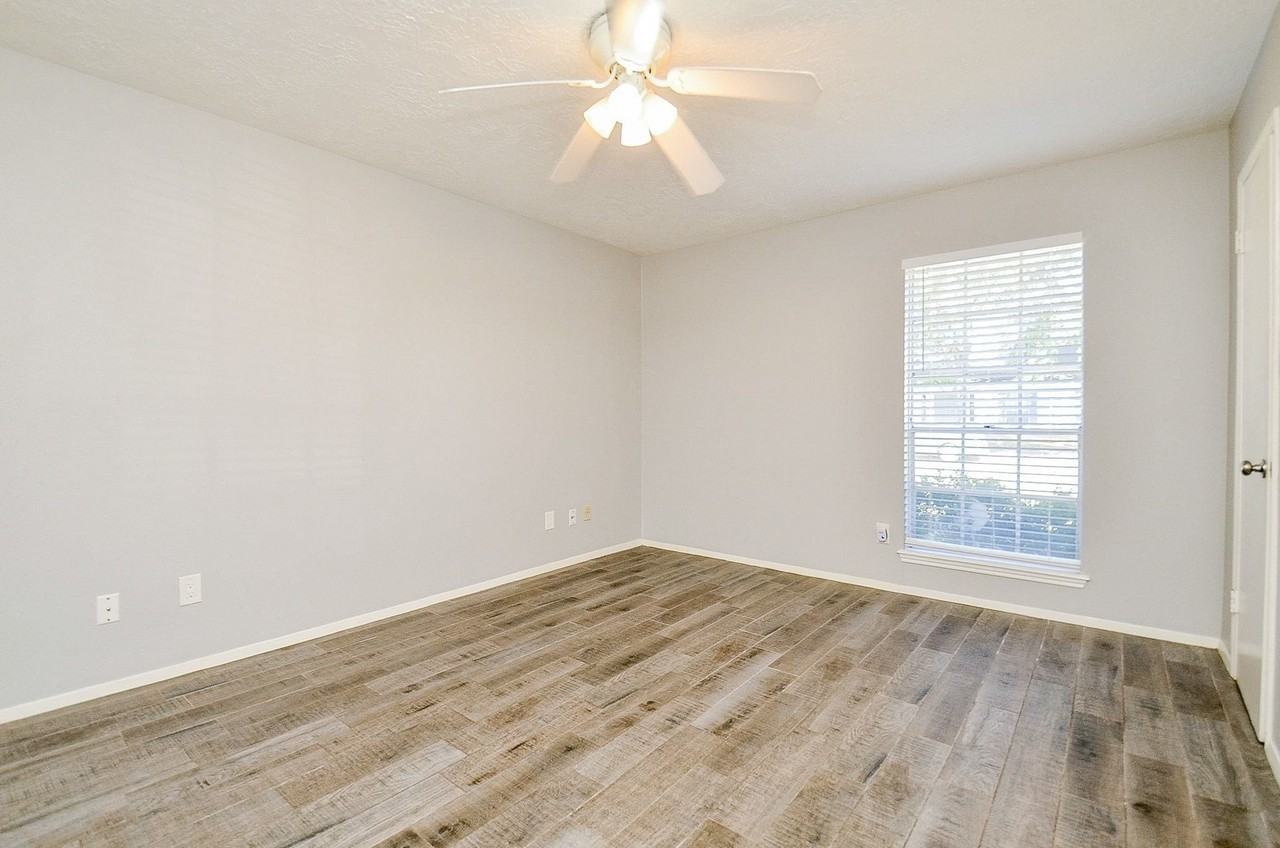 9215 Sharpcrest St #9215 - Photo 7 of 31